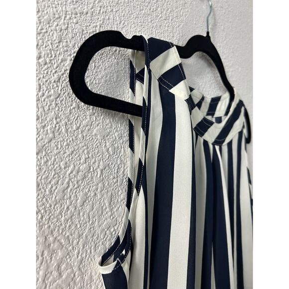 Van Heusen Sleeveless Blouse Womens XS White Blue Stripe Lightweight Corporate - Picture 2 of 9